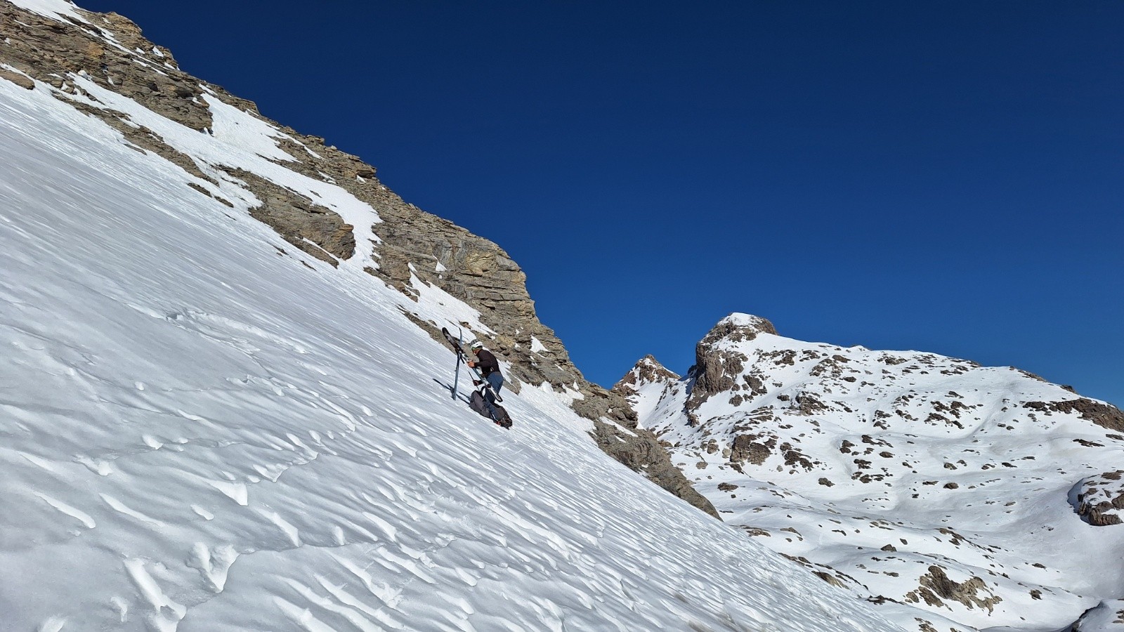 #4 Changement de matériel devant le Grand Galibier Changement de matériel devant le Grand Galibier
