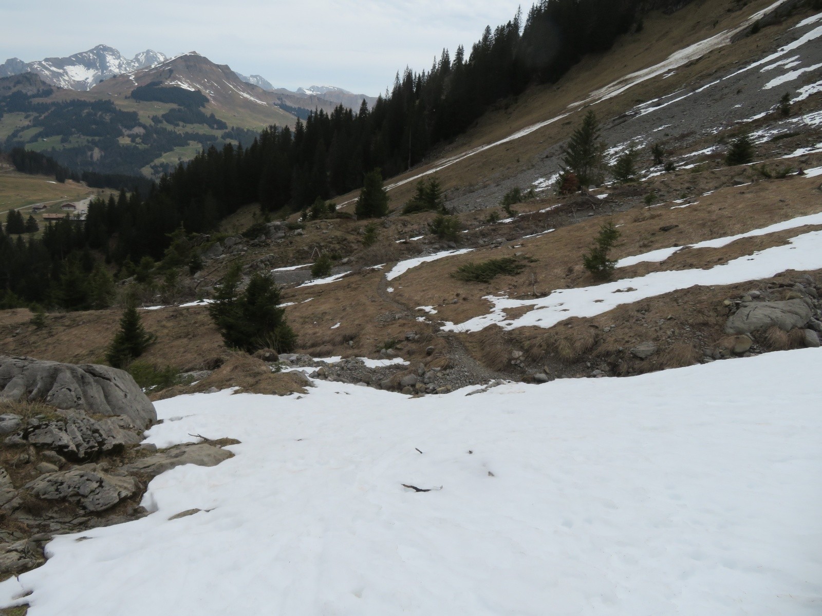 Déchaussage ... Il y a plus qu'à ce laisser descendre sur le chemin&nbsp;