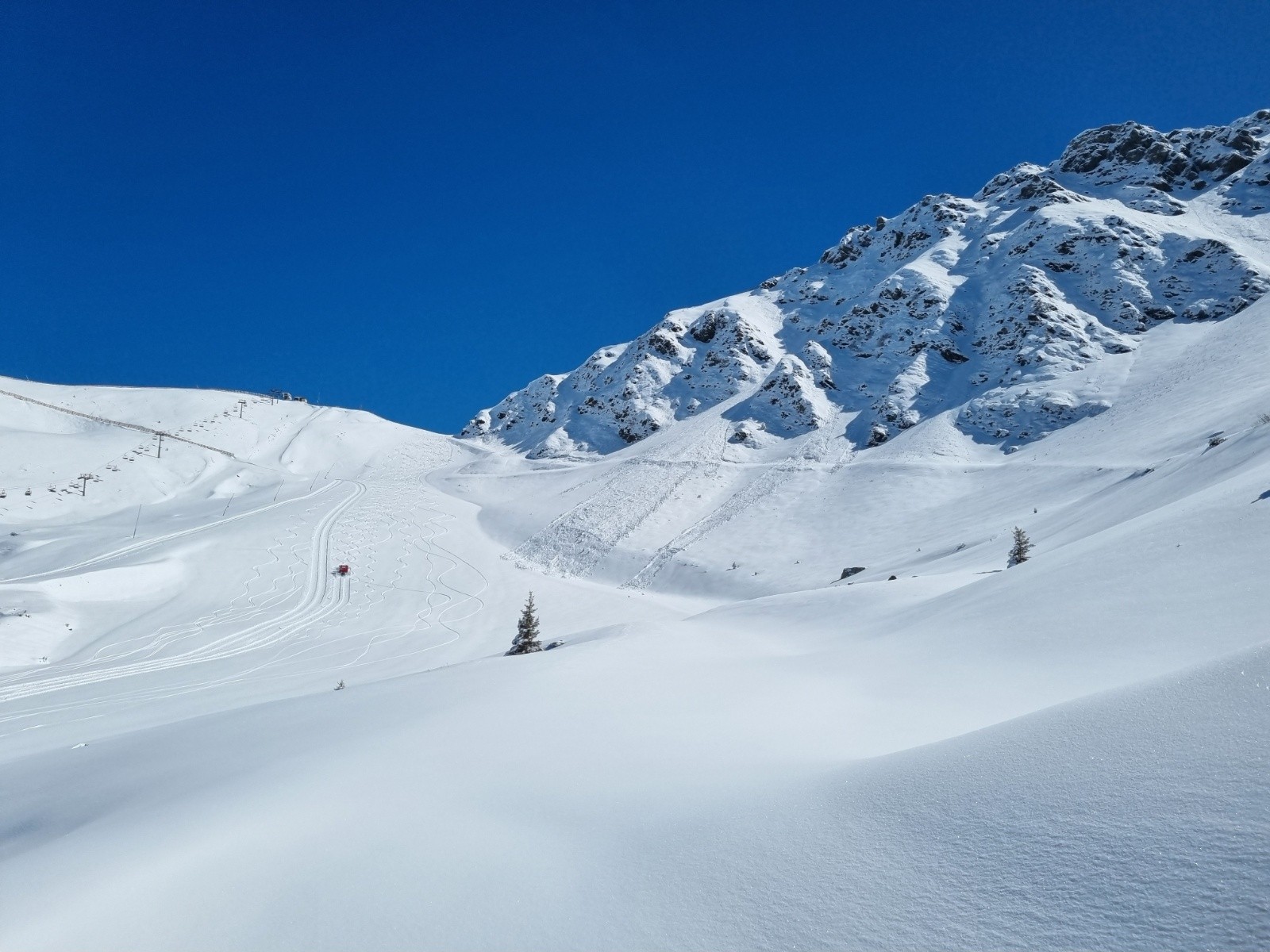 La 3eme dameuse et la coulée le long de l'eterlou&nbsp;
