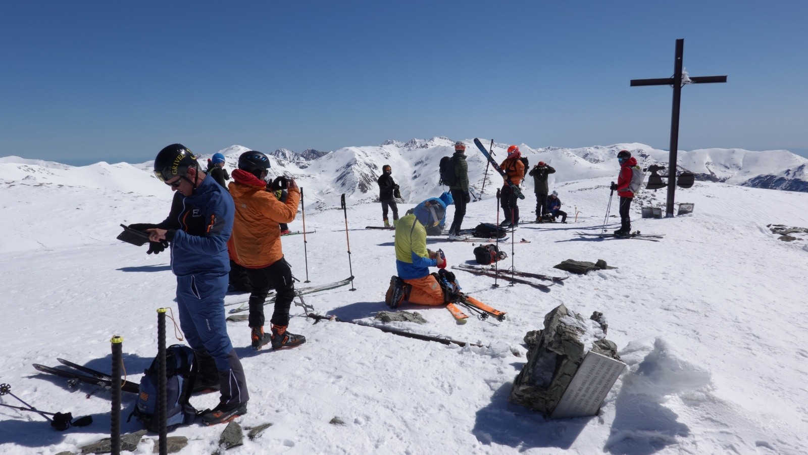 #14 J J'ai rarement vu autant de monde sur le Puigmal aussi bien côté Catalogne Nord que Sud