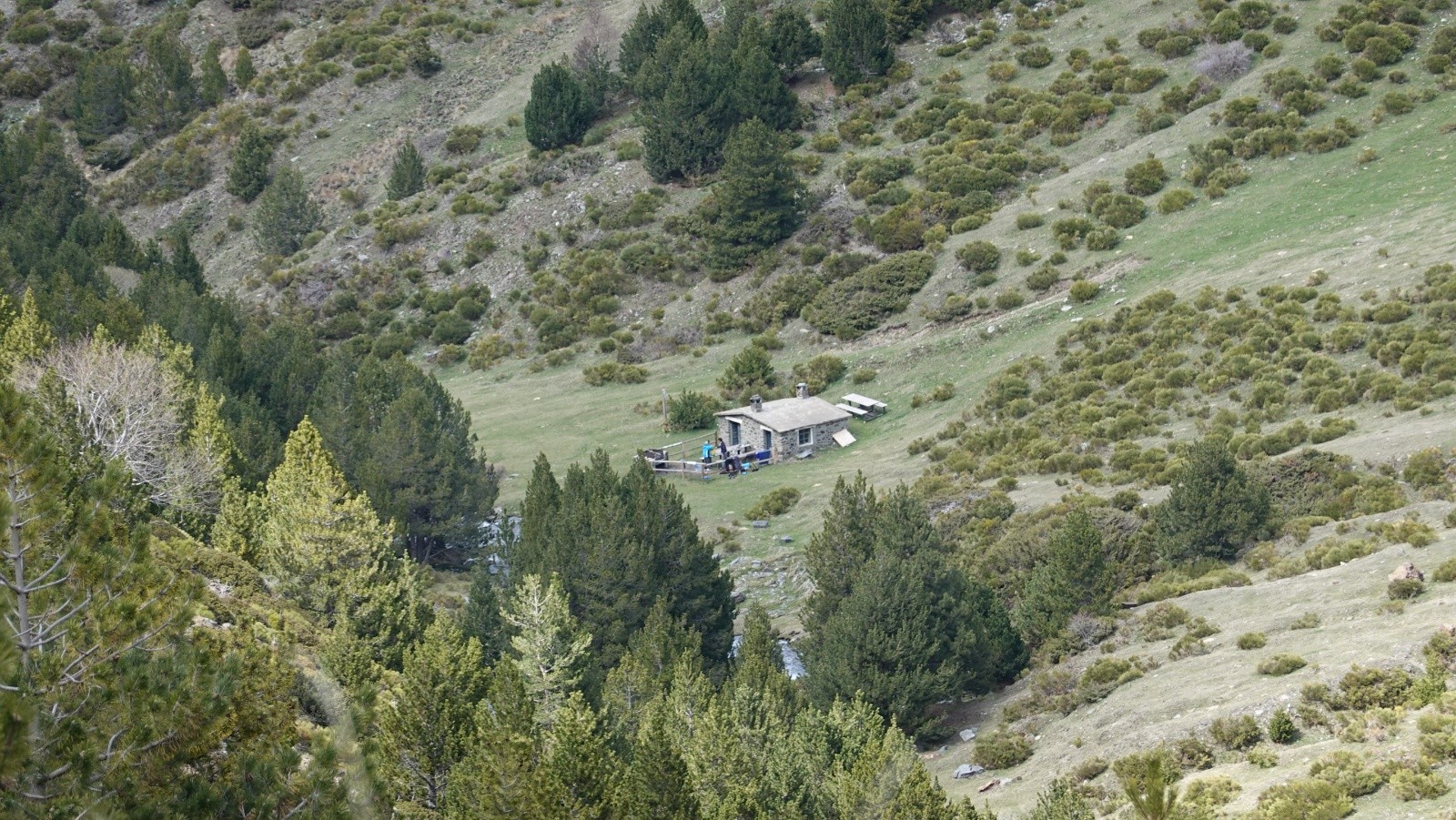 #27 Le refuge pastoral de Las Planes pris au téléobjectif Le refuge pastoral de Las Planes pris au téléobjectif