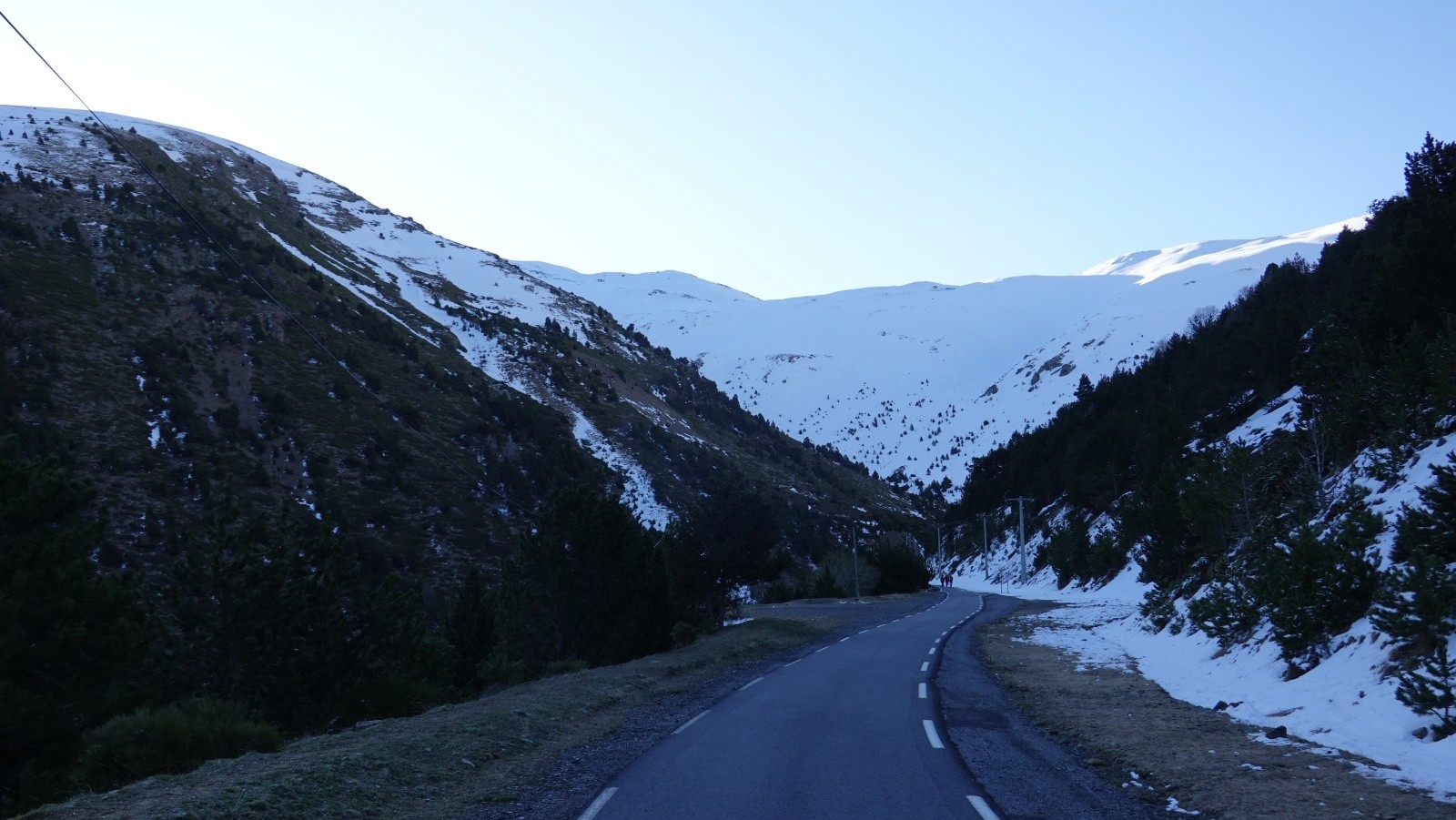 #1 Un peu de marche pour rejoindre la neige Un peu de marche pour rejoindre la neige
