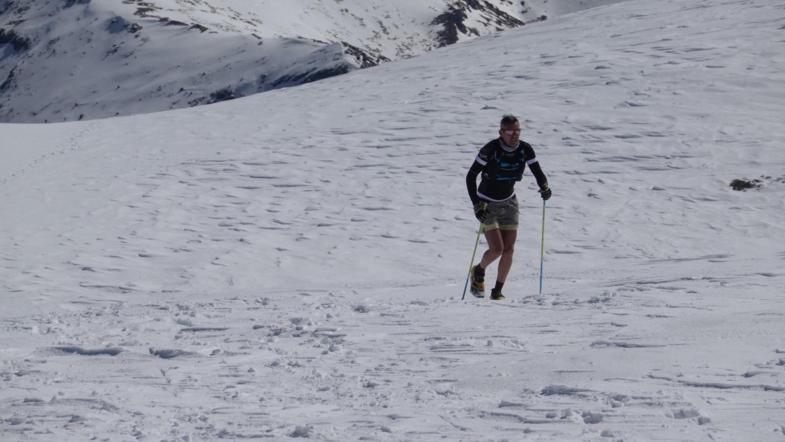 #13 Un trailer qui aura bien froid en arrivant au sommet venté Un trailer qui aura bien froid en arrivant au sommet venté