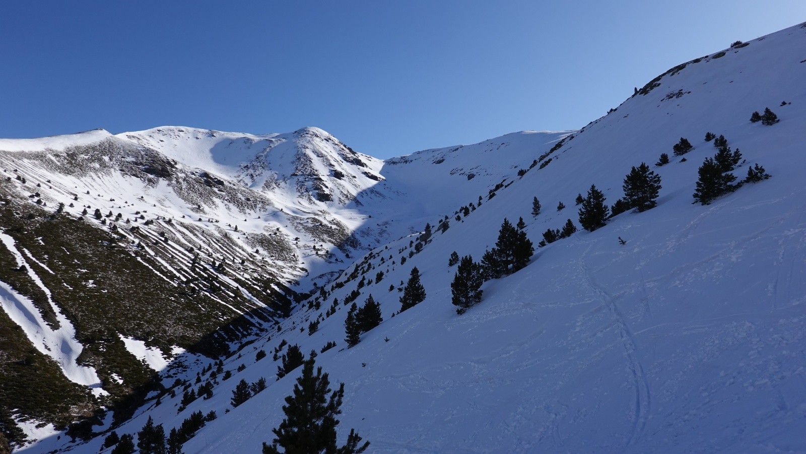 #3 En cours d En cours d'ascension, panorama sur le Puigmal de Llo et le vallon d'Aiguaneix