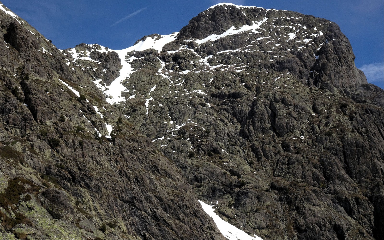 Couloir Sud du Tabor. D'en bas on dirait presque que ça passe. 