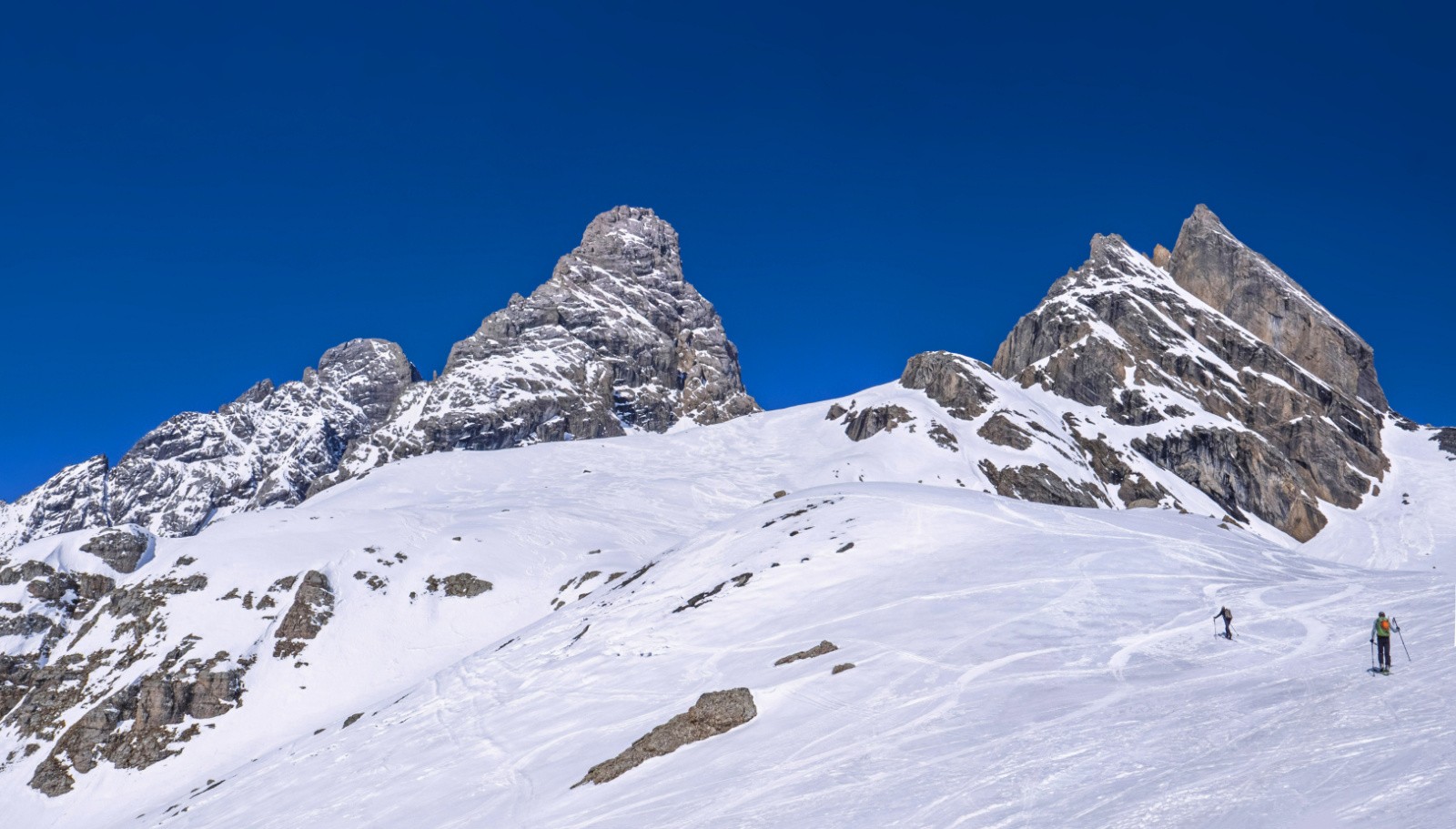 Passage sous le col des Aiguilles d'Arves