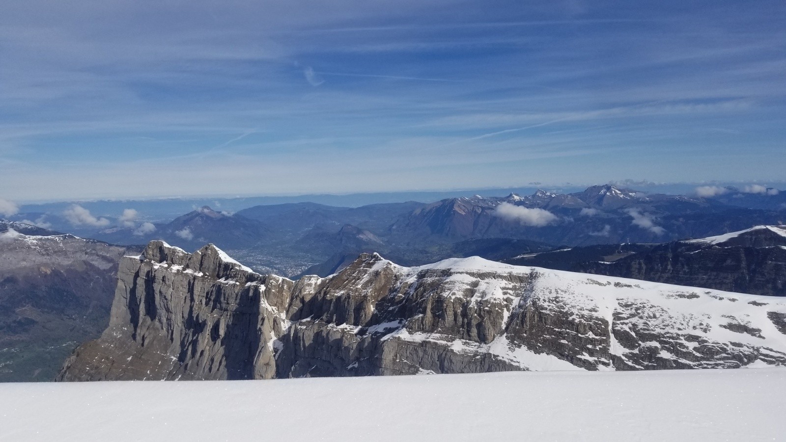 Vue sur la vallée depuis le sommet des Lindars