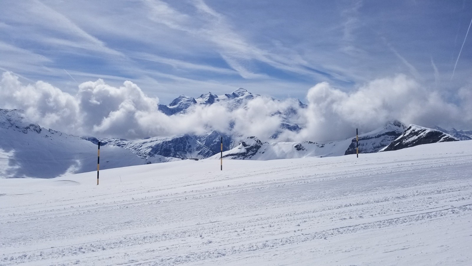 Mont-blanc au milieu des nuages