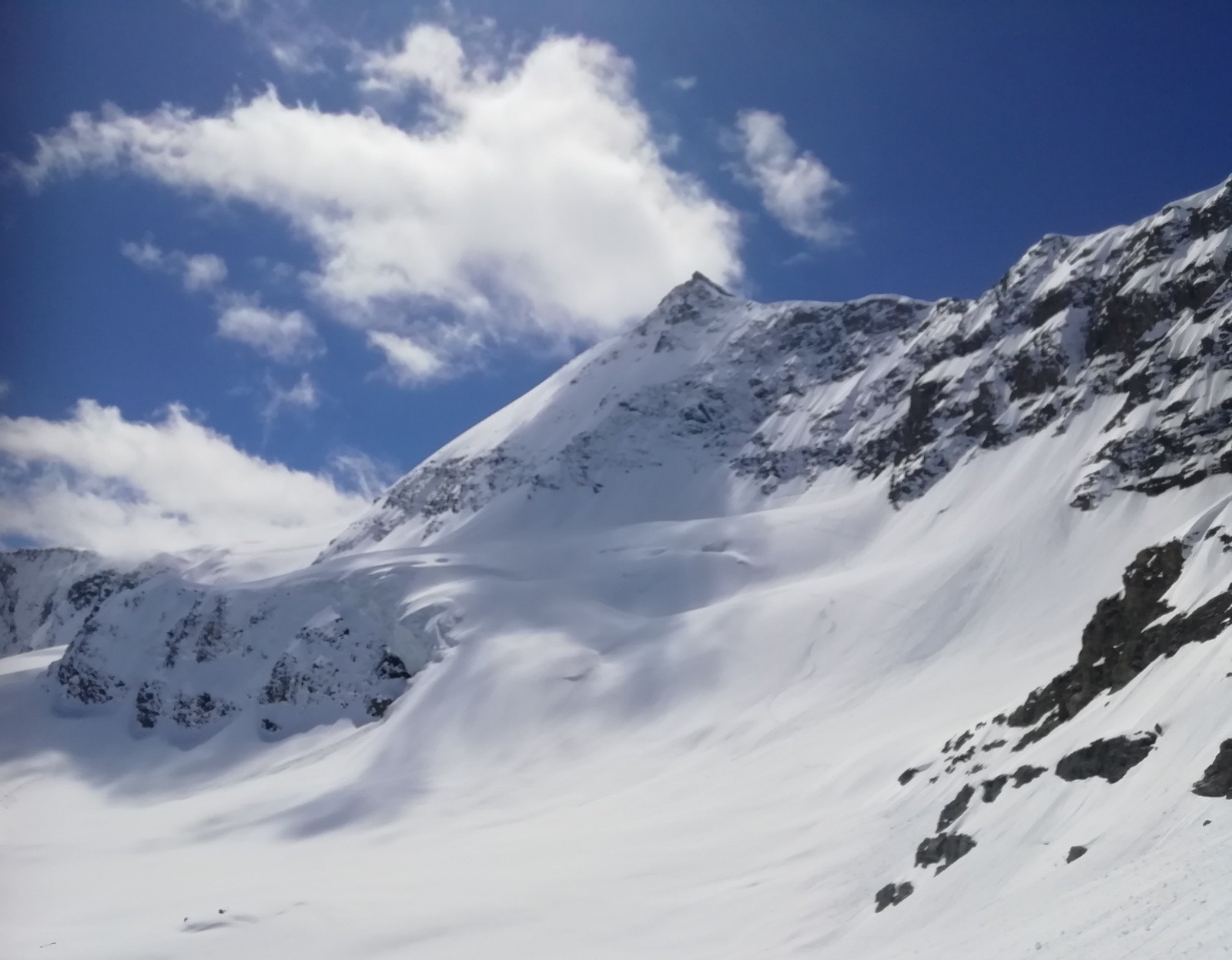 #4 Depuis le col du Greffier. La face skiée est celle à l Depuis le col du Greffier. La face skiée est celle à l'ombre du nuage
