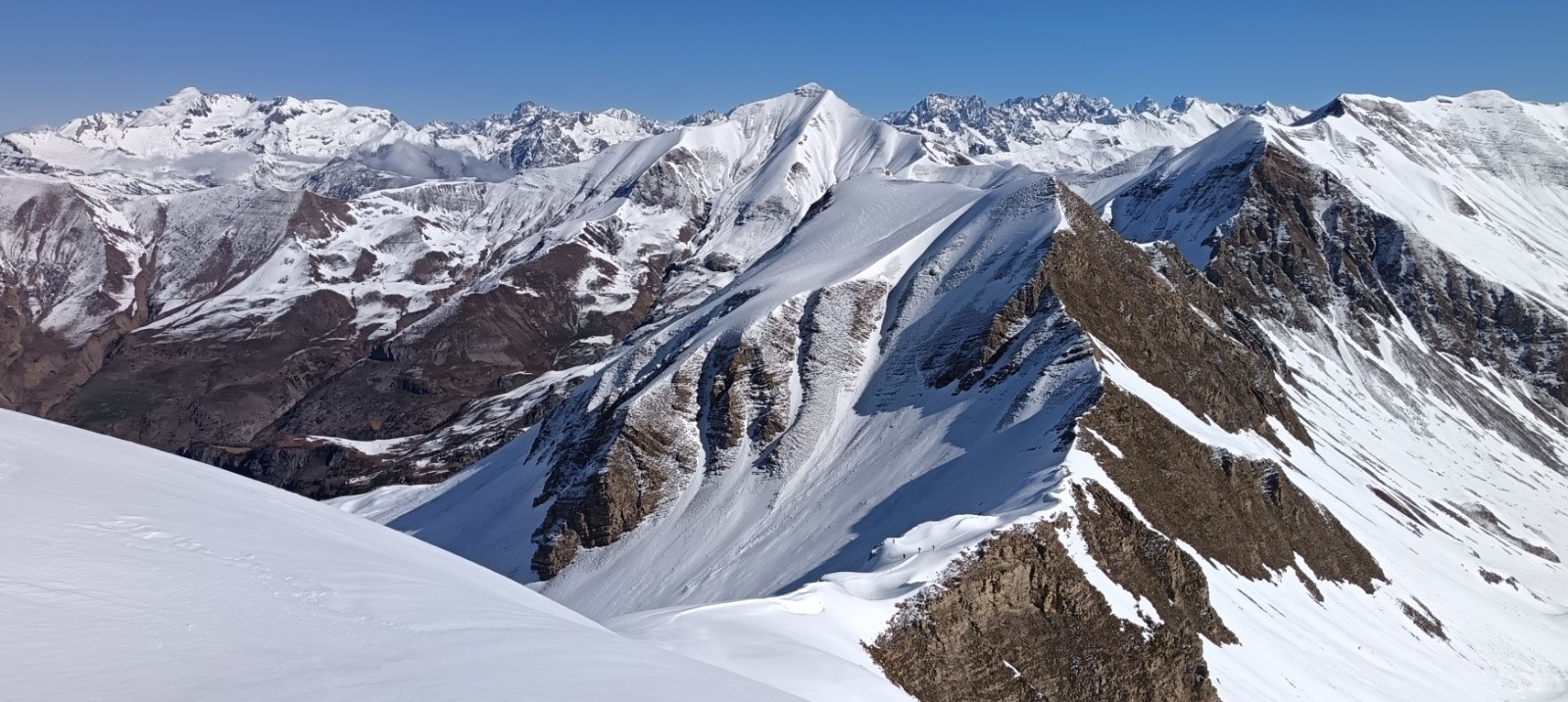 &nbsp;Crêtes N du sommet&nbsp;