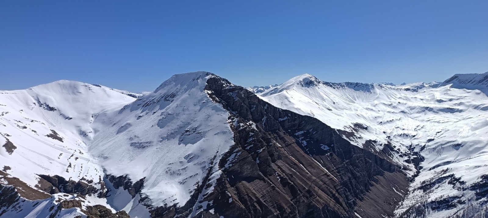 &nbsp;La Diablée puis le Mourre Froid derrière à droite&nbsp;