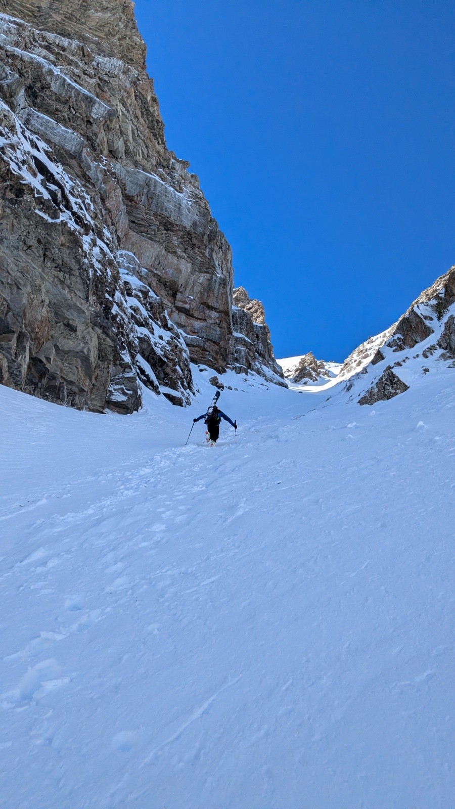 Le couloir d'accès à la crête.