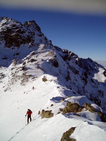Arrivée au sommet : Sur la crête entre le col de la Scia et la pointe