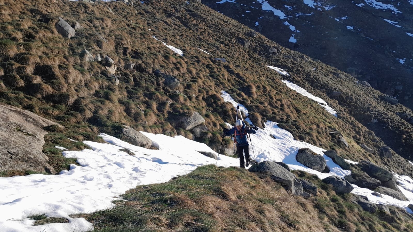 &nbsp;Sentier d'accès à la Lenta