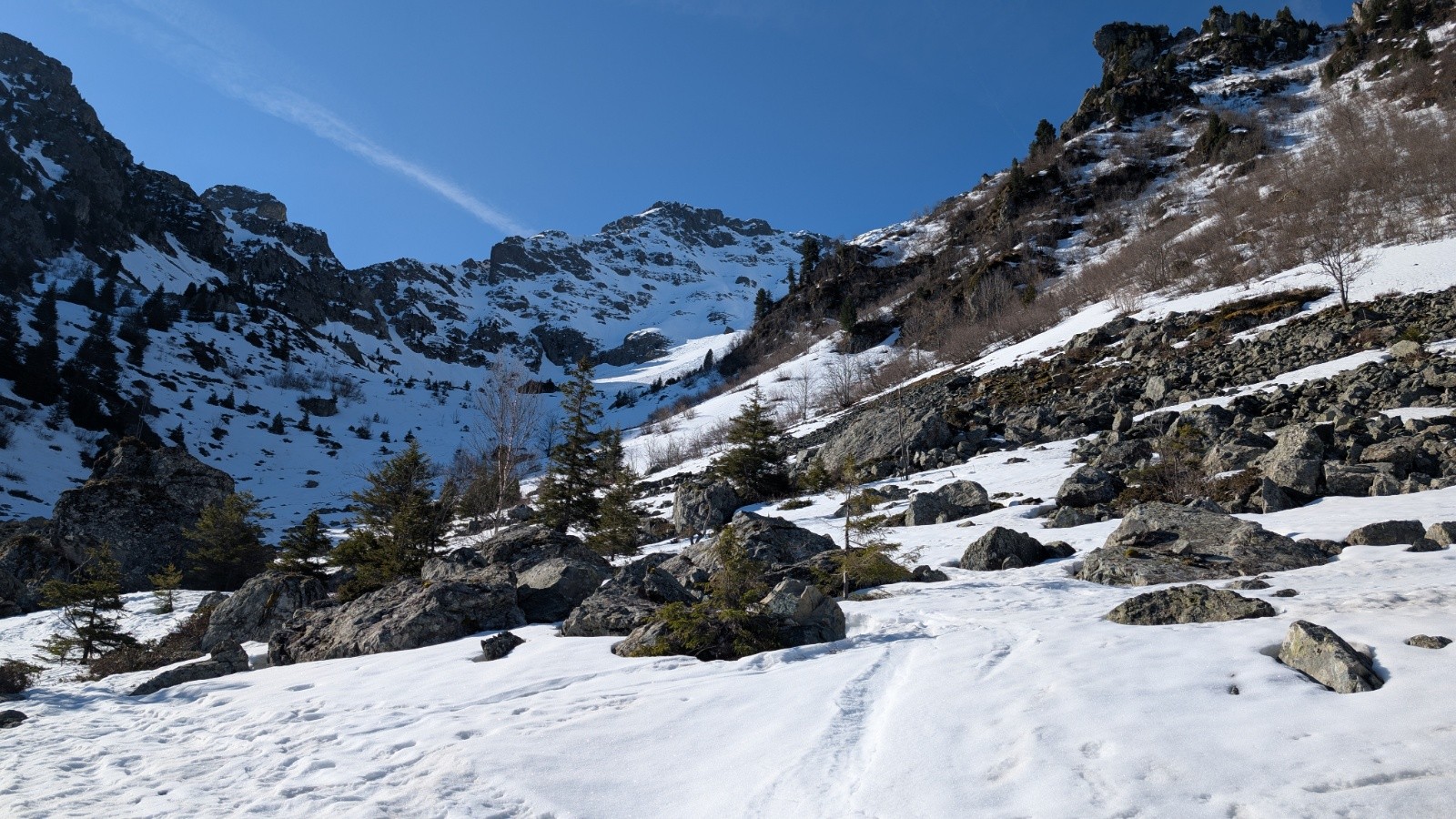 suite départ au milieu des éboulois 