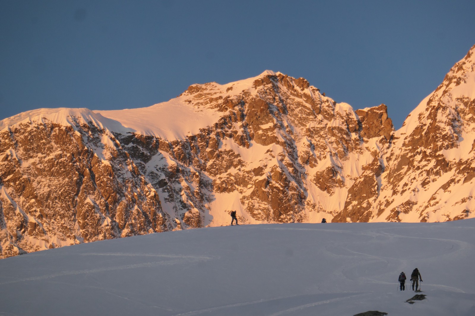 #4 Cette fois-ci nous ne sommes pas seuls Cette fois-ci nous ne sommes pas seuls