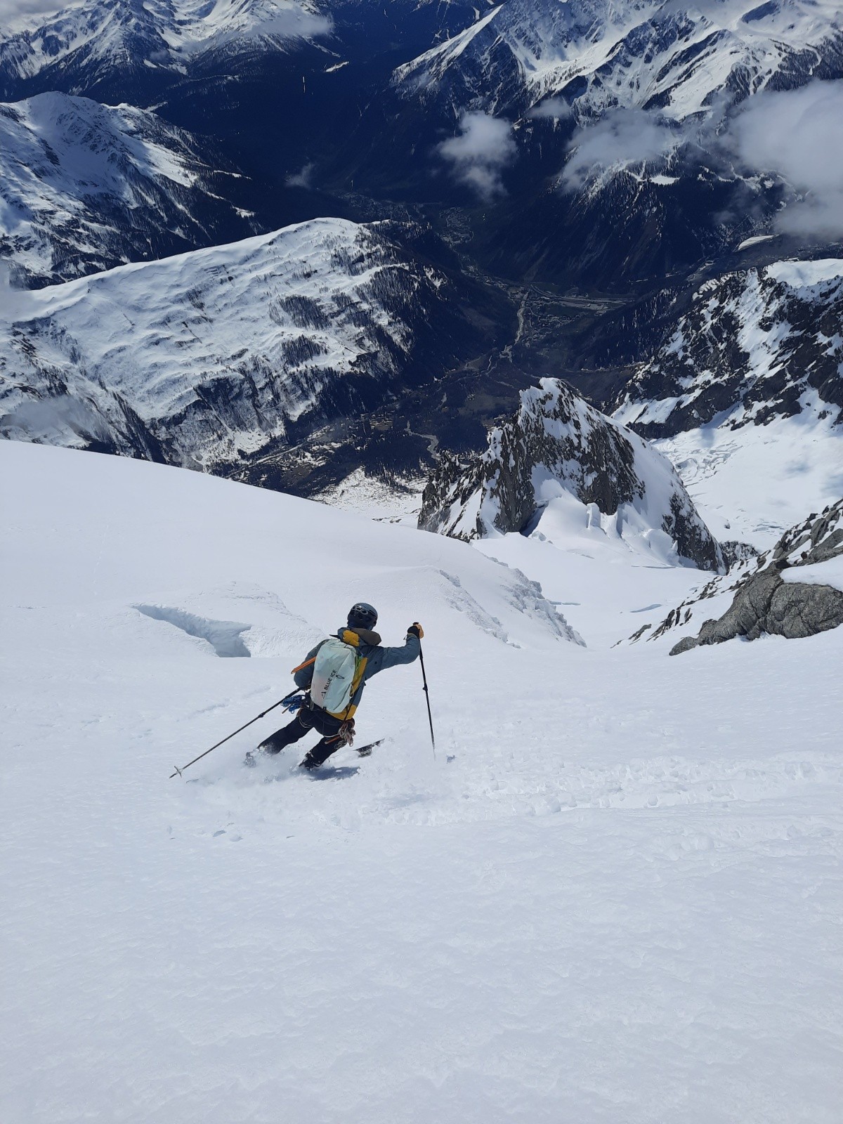 &nbsp;Mick qui enchaîne les virages dans la moquette à poile long&nbsp;