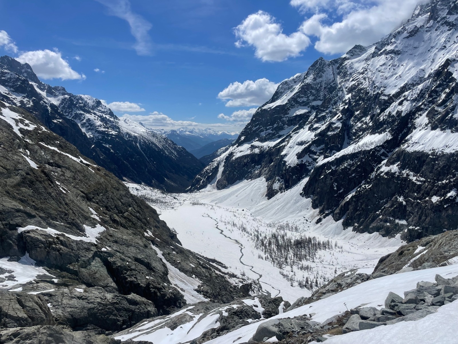 &nbsp;neige par terre de 1600m mais pas sur le chemin :(