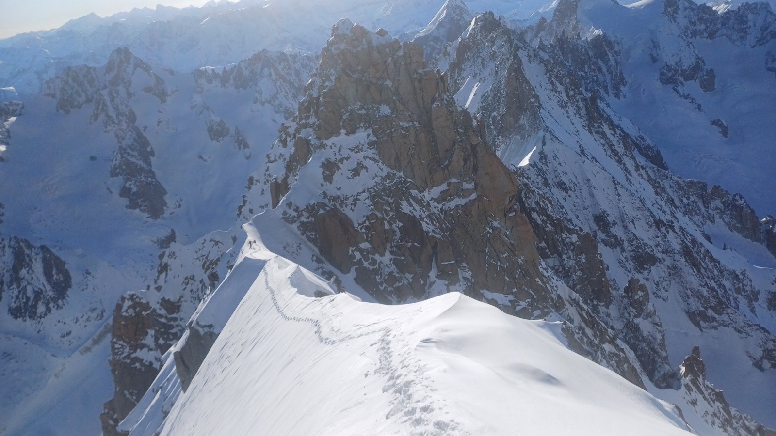 &nbsp;L'arête sommitale&nbsp;