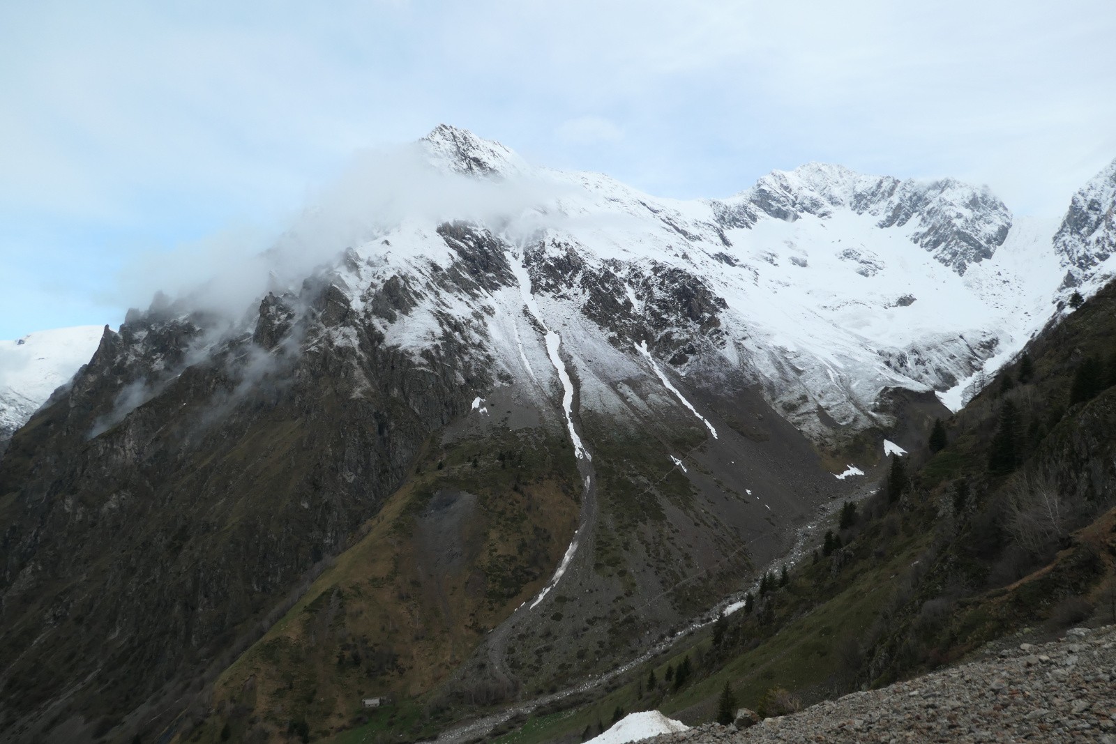 En face ce n'est guère mieux 