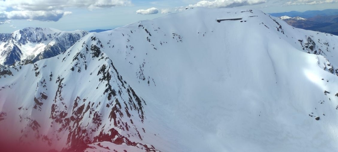 Mont Sauveur, on voit la face nord sur laquelle on est monté et descendu