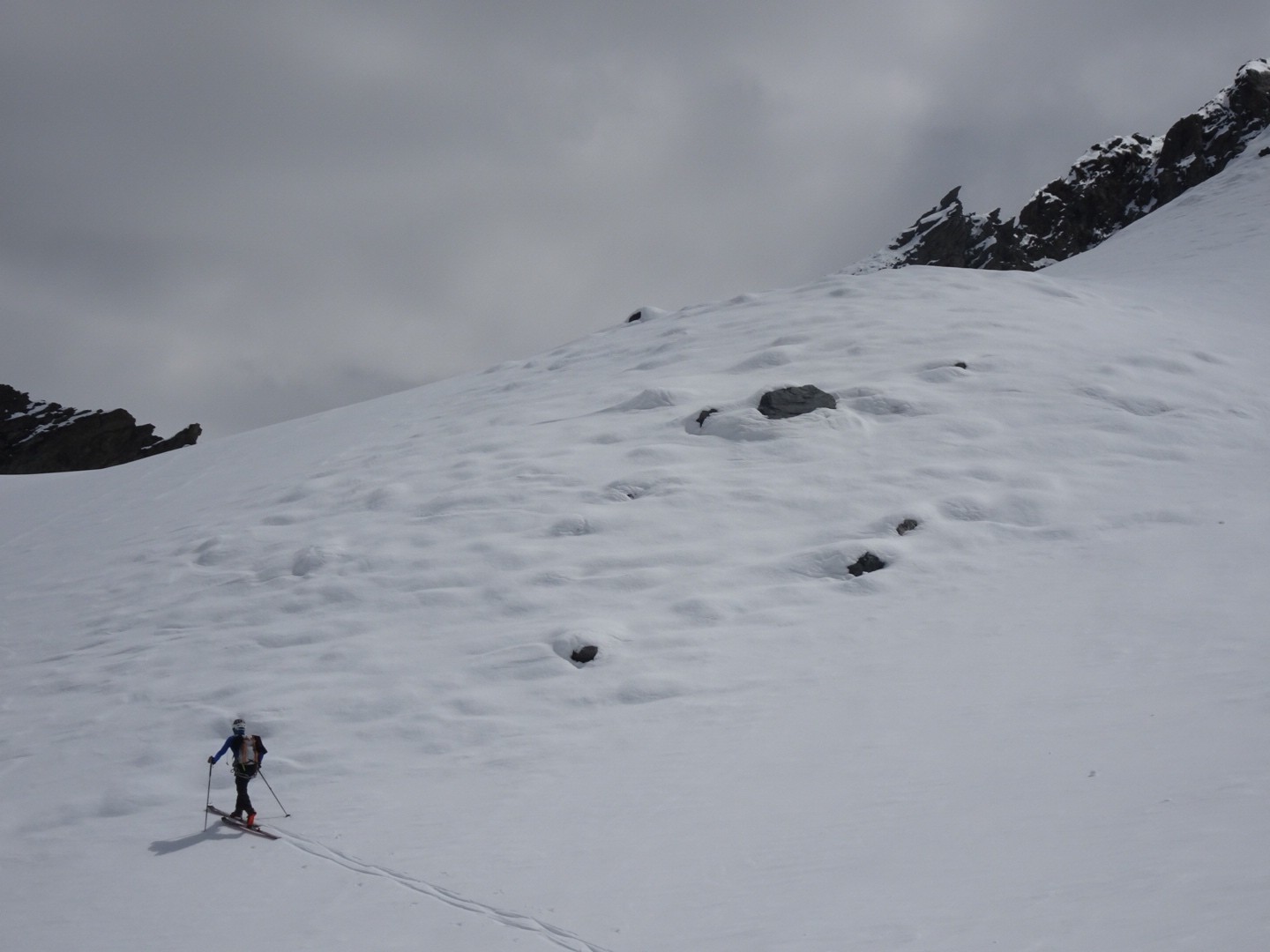 On file vers le glacier de Turia