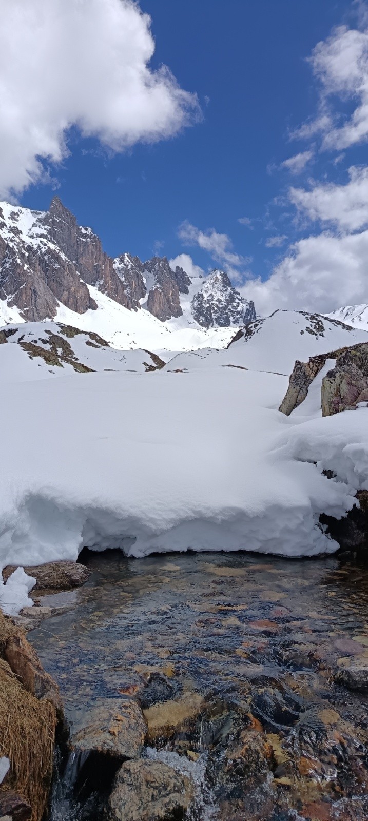 Pic de la Moulinière versant N au dernier plan&nbsp;