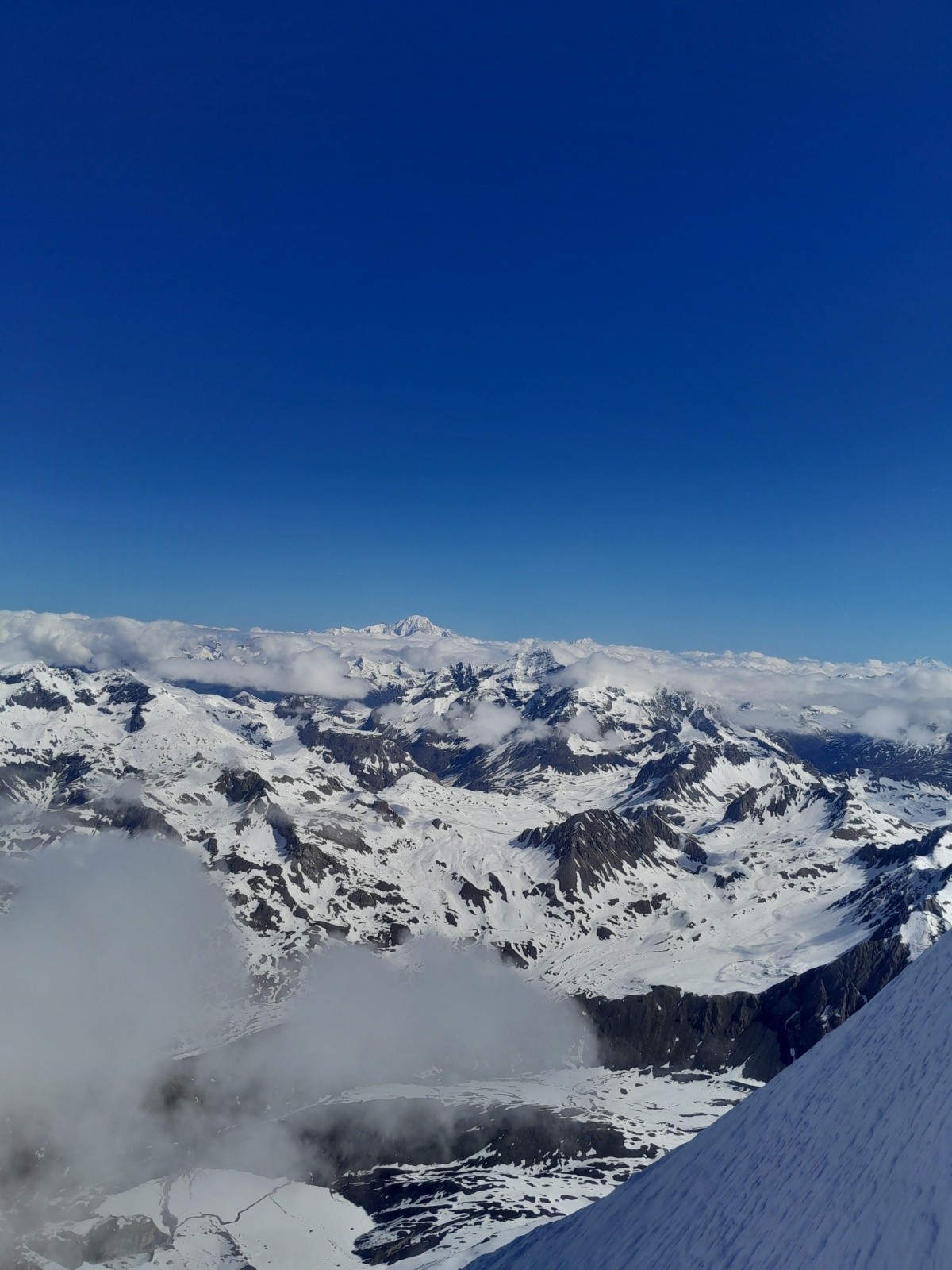 &nbsp;Mont-Blanc en fond