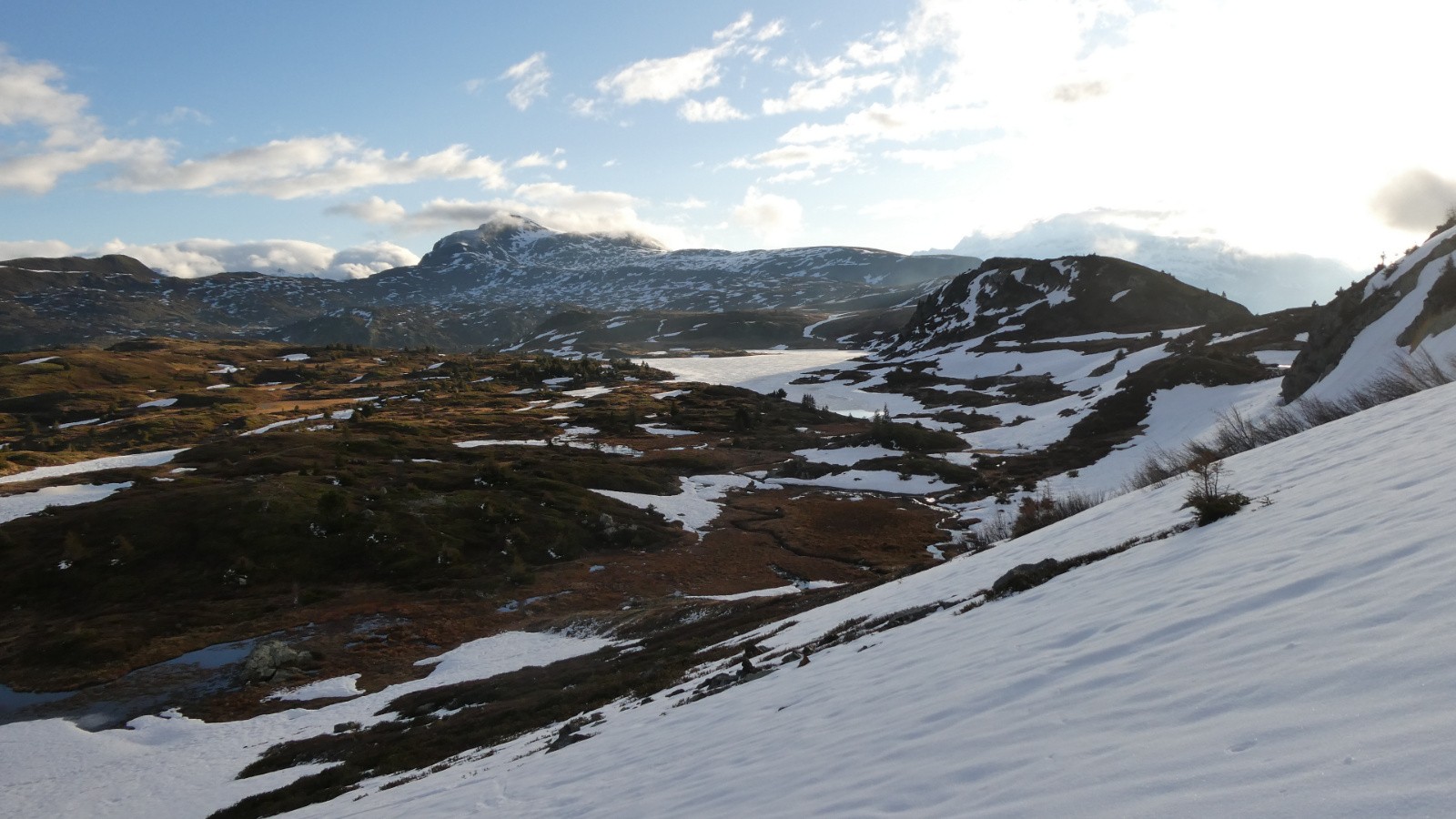 Le Grd Galbert derrière le Plateau des Lacs 