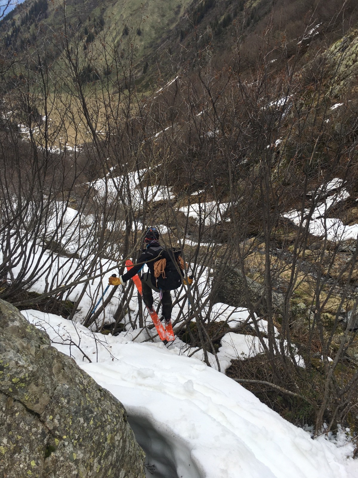Marian qui me dit : viens,Je connais un raccourci, ça fait gagner du temps