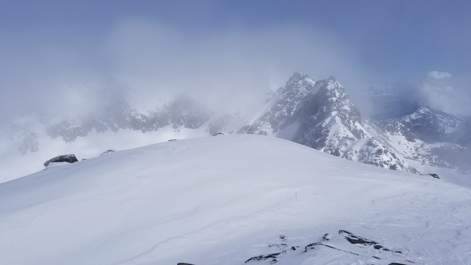 Petite éclaircie depuis le sommet&nbsp;