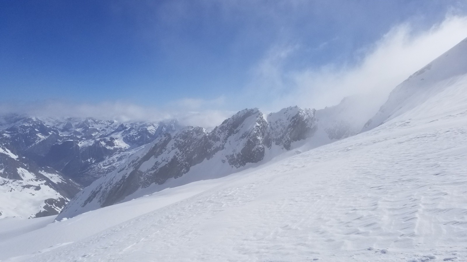 Dans la descente du glacier, au soleil!&nbsp;