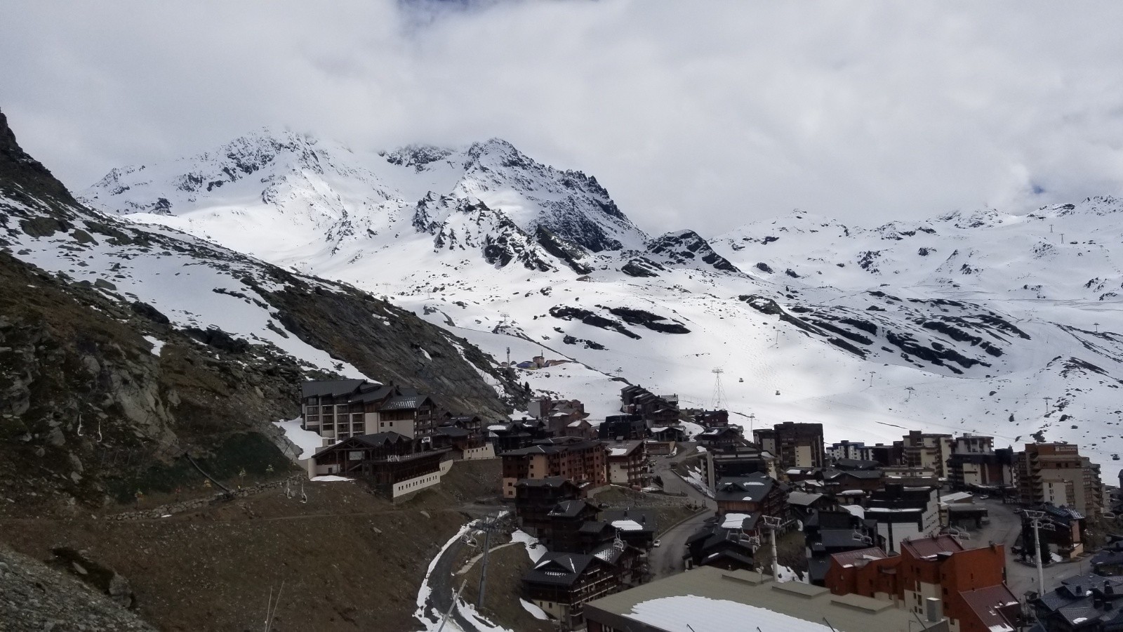 &nbsp;Val Tho sous les nuages