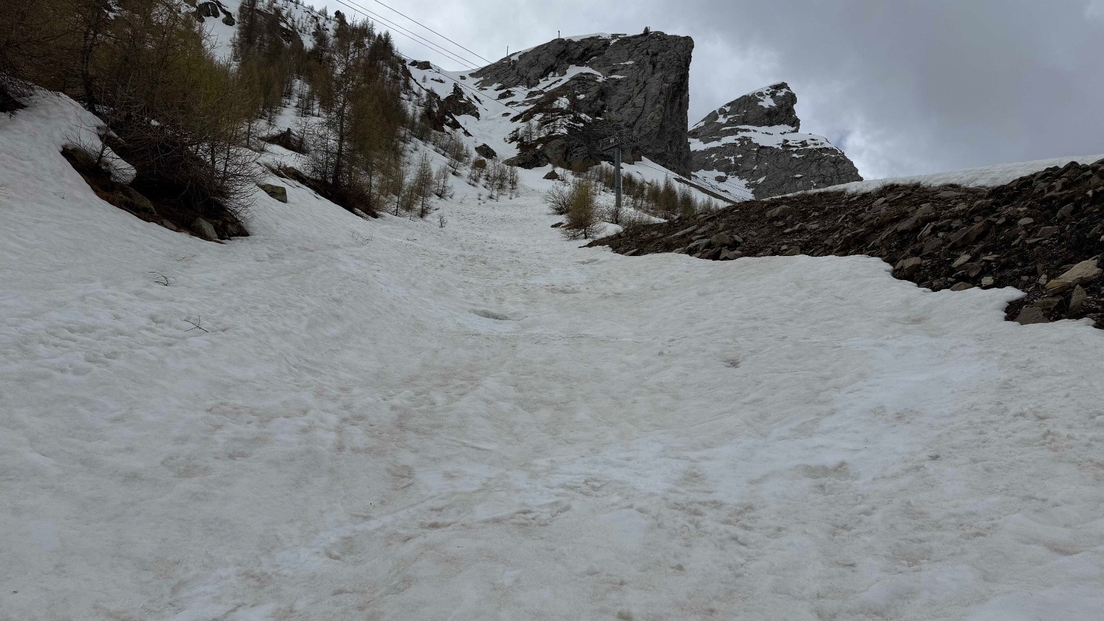 Les avalanches ont remplis le torrent, Halpipe pratique pour redescendre