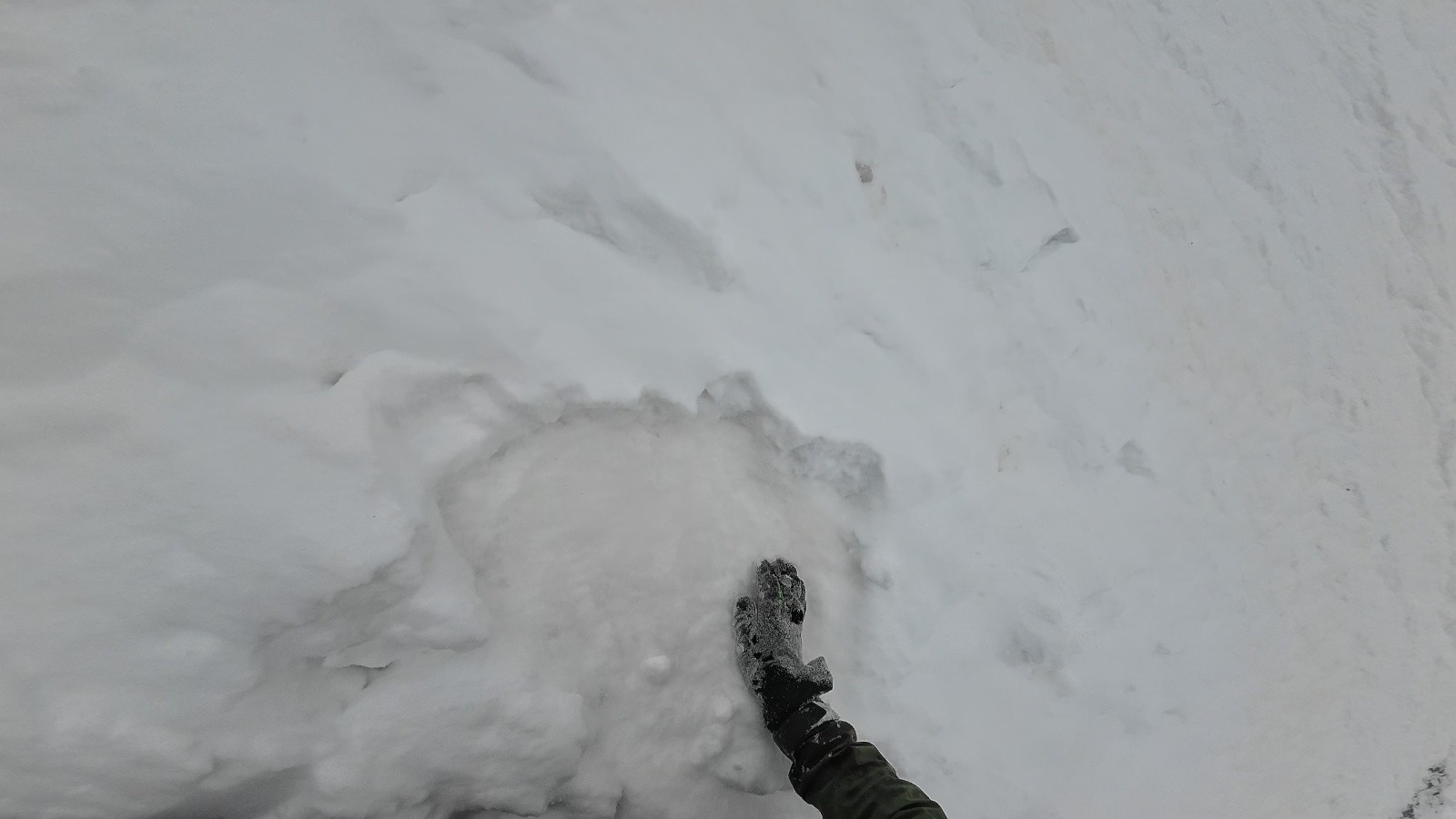 La couche de glace bien présente partout