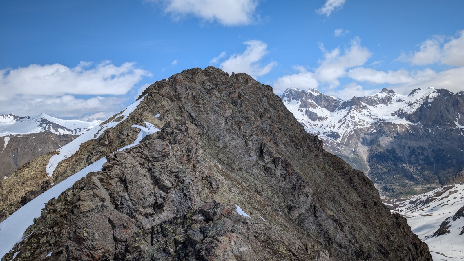 arrete direction pyramide 