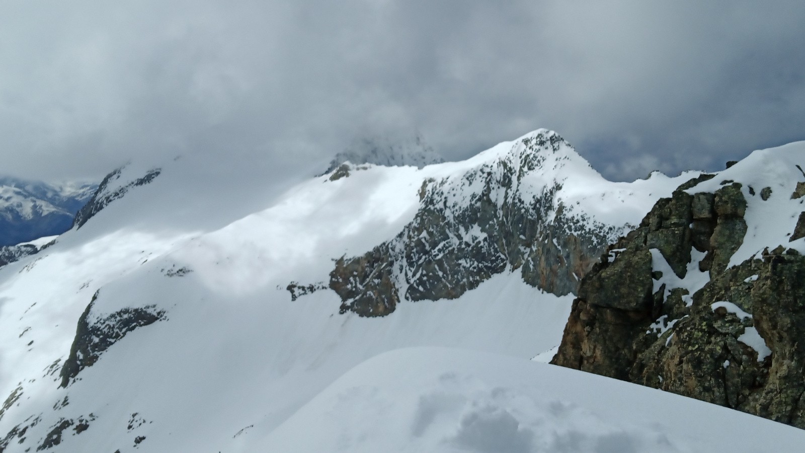 Etendard dans les nuages 