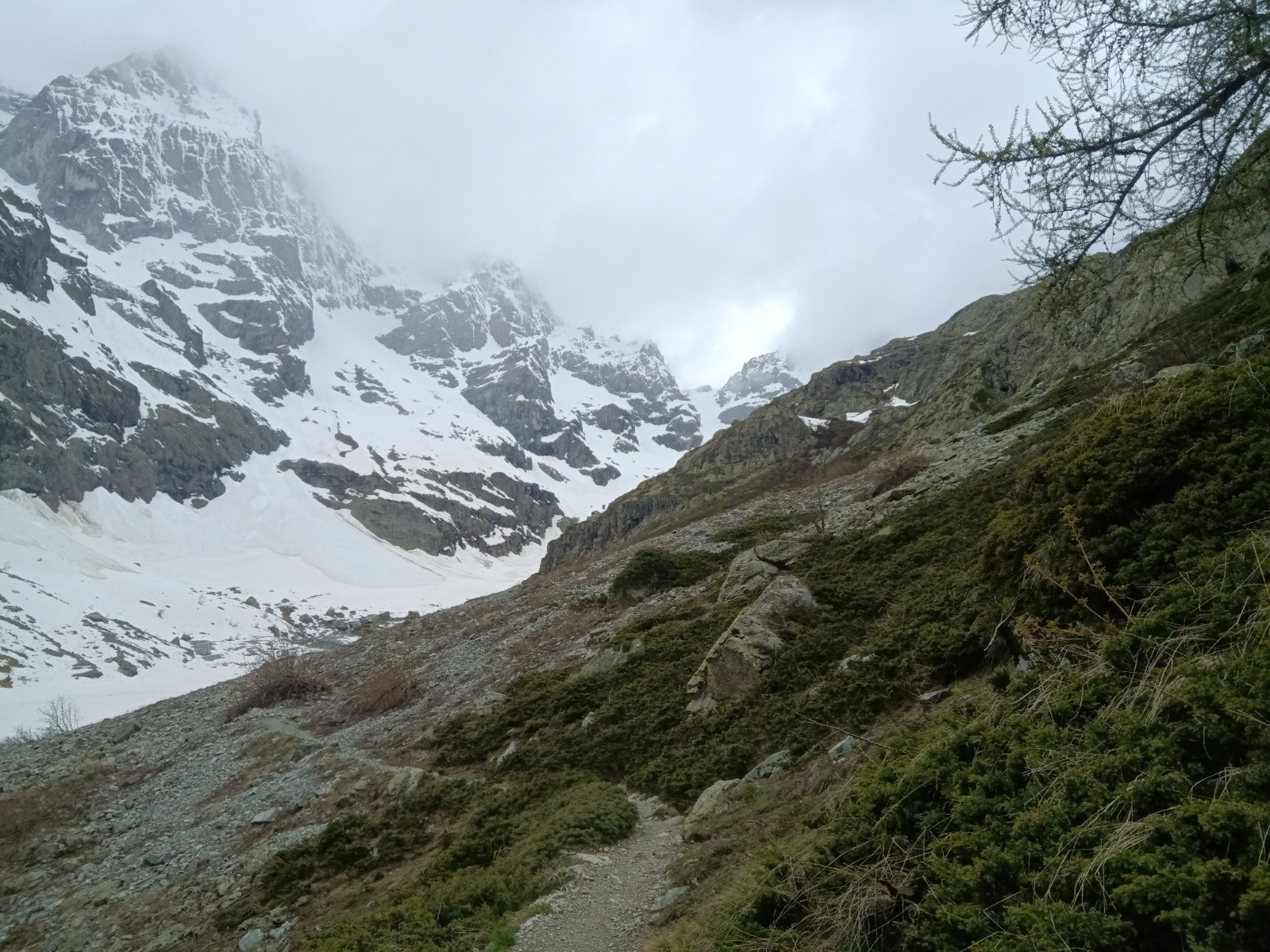 En direction du refuge des Bans