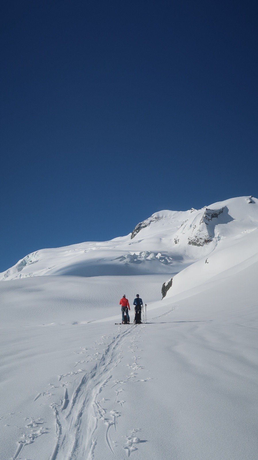 En visu au loin La Sache