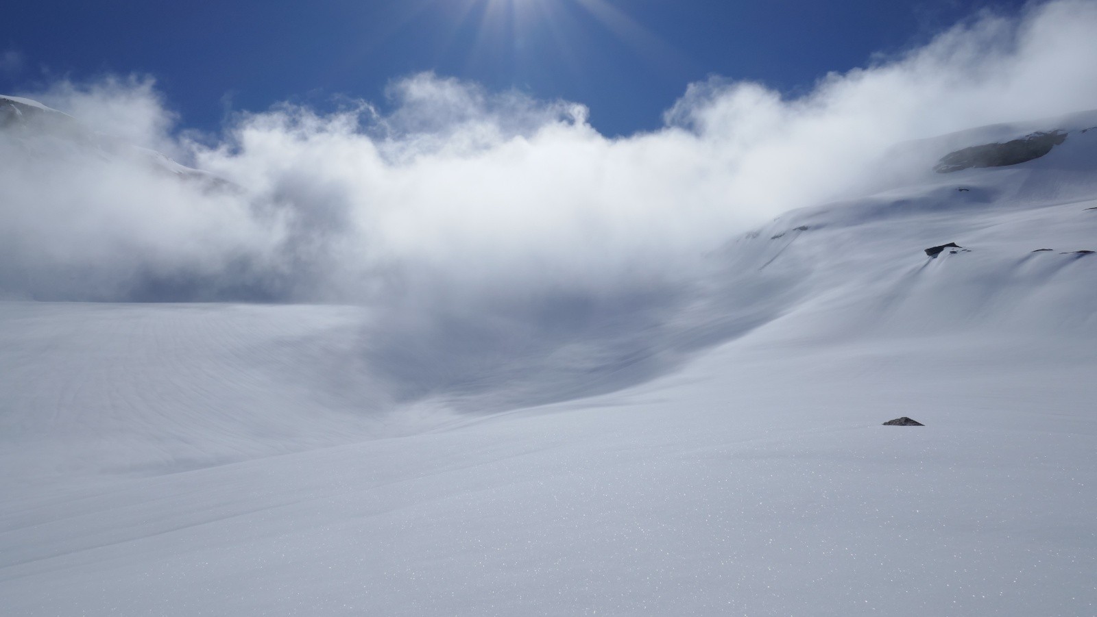 5. Le sommet derrière le nuage.
