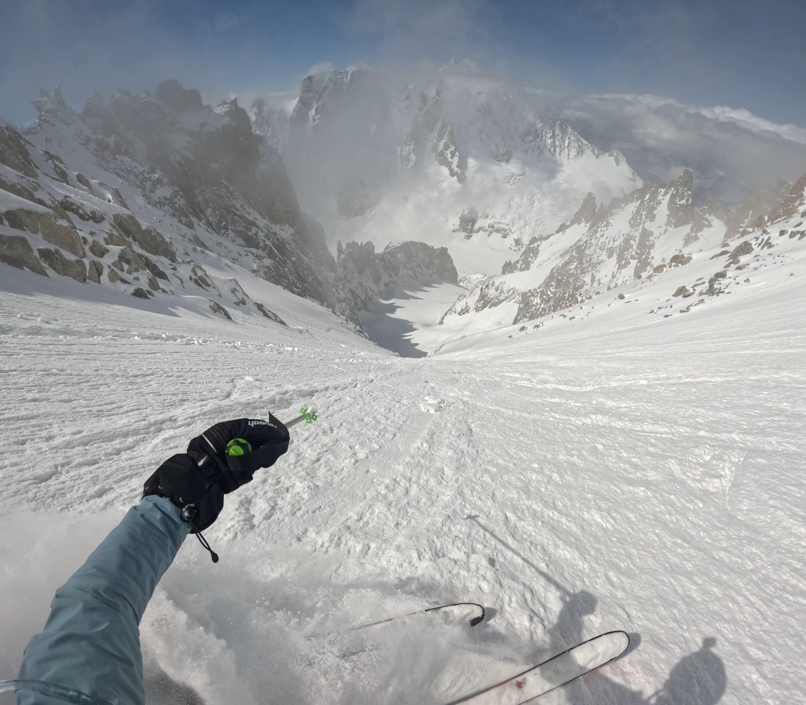 &nbsp;Virages de neige poudreuse sous l’aiguille d’Argentière&nbsp;