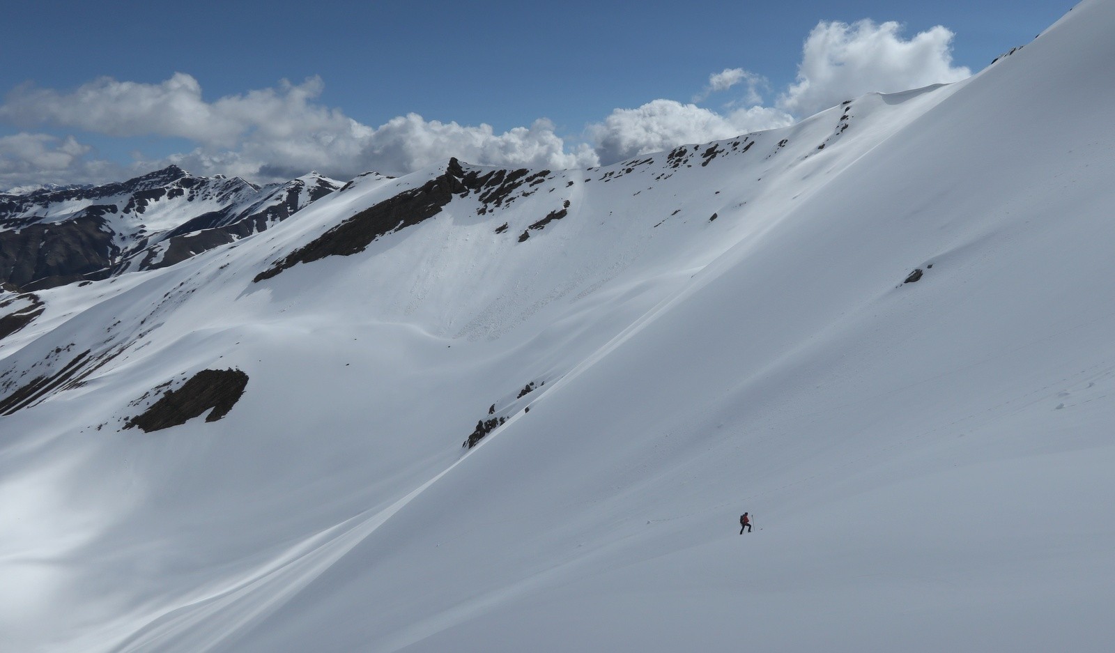 Tête de l'Aupet, versant Nord. Un nuage perfide nous prive du soleil... 