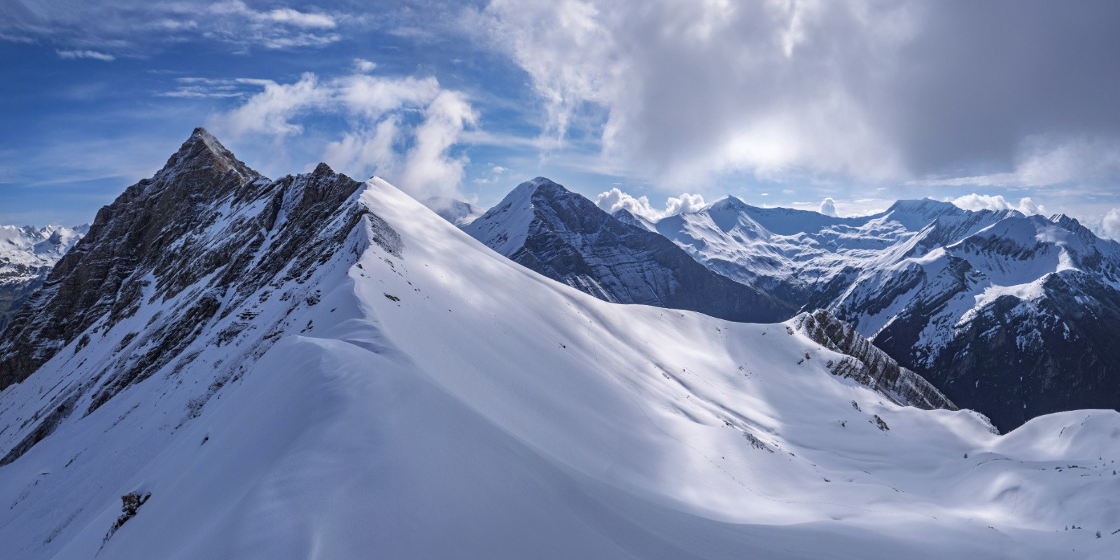 Vers le col du Barle regard vers la suite (bosse à gauche puis derrière)