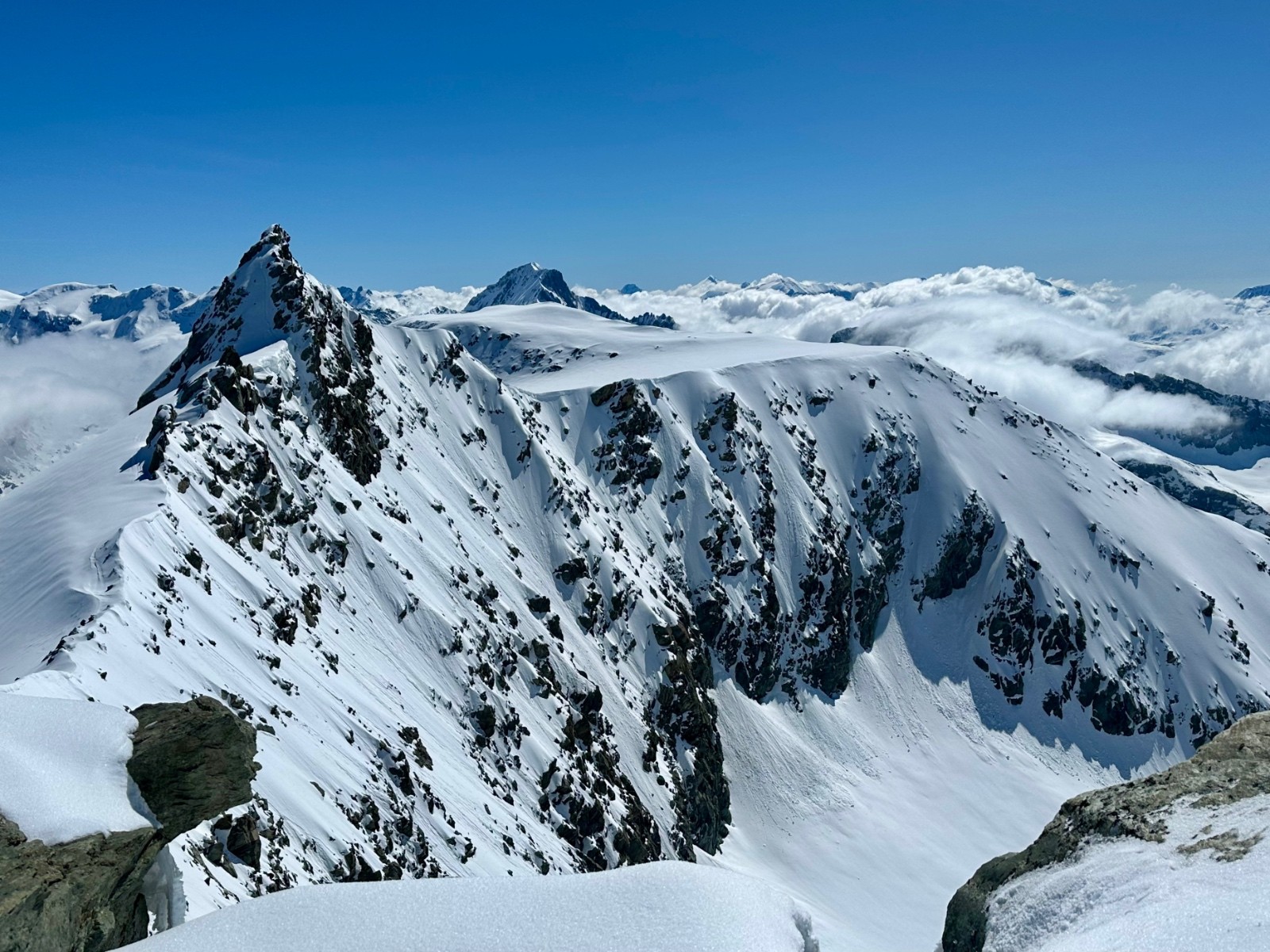 Aiguille et Dôme de Polset, la Parrachée au fond