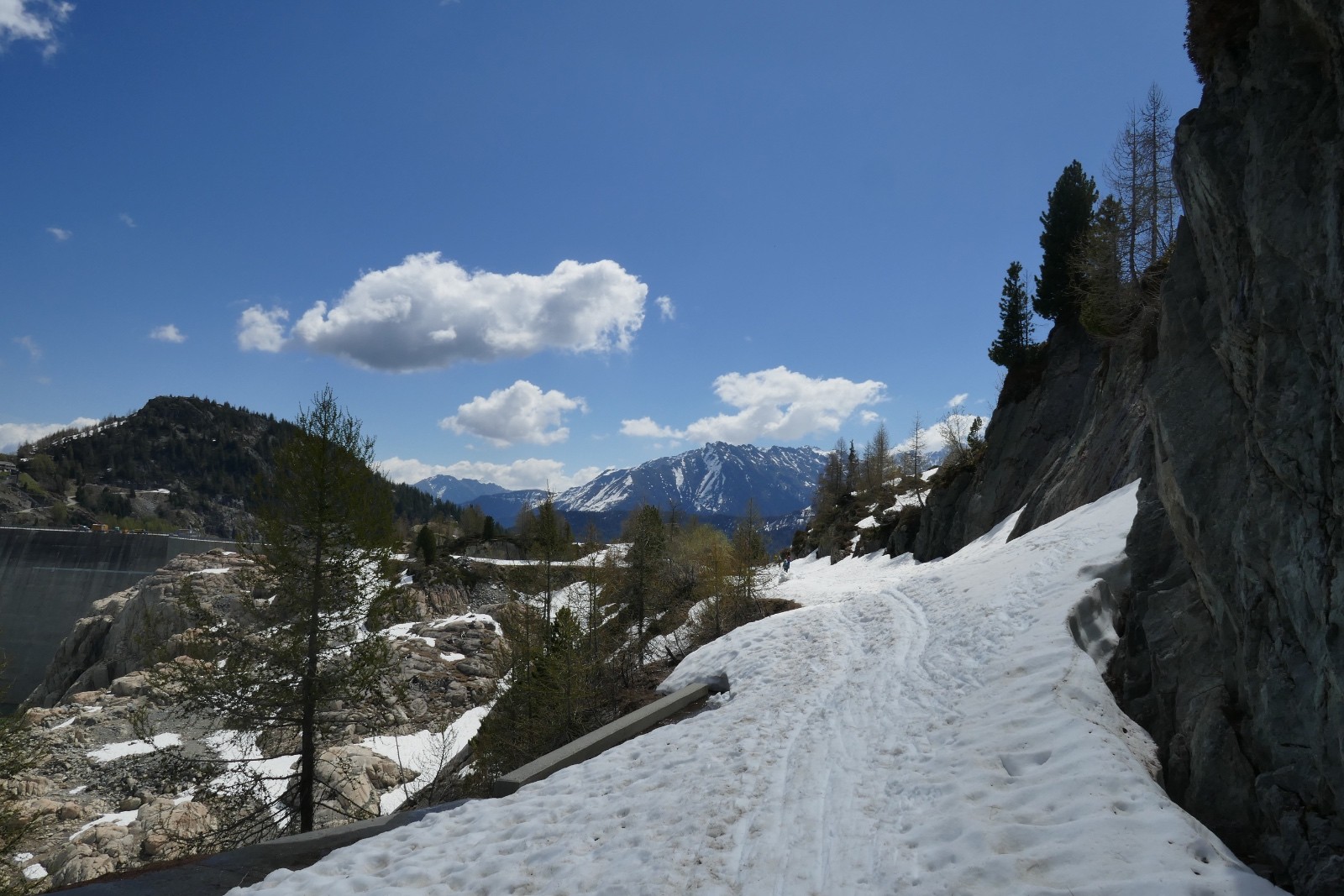 La route du retour avant le barrage.