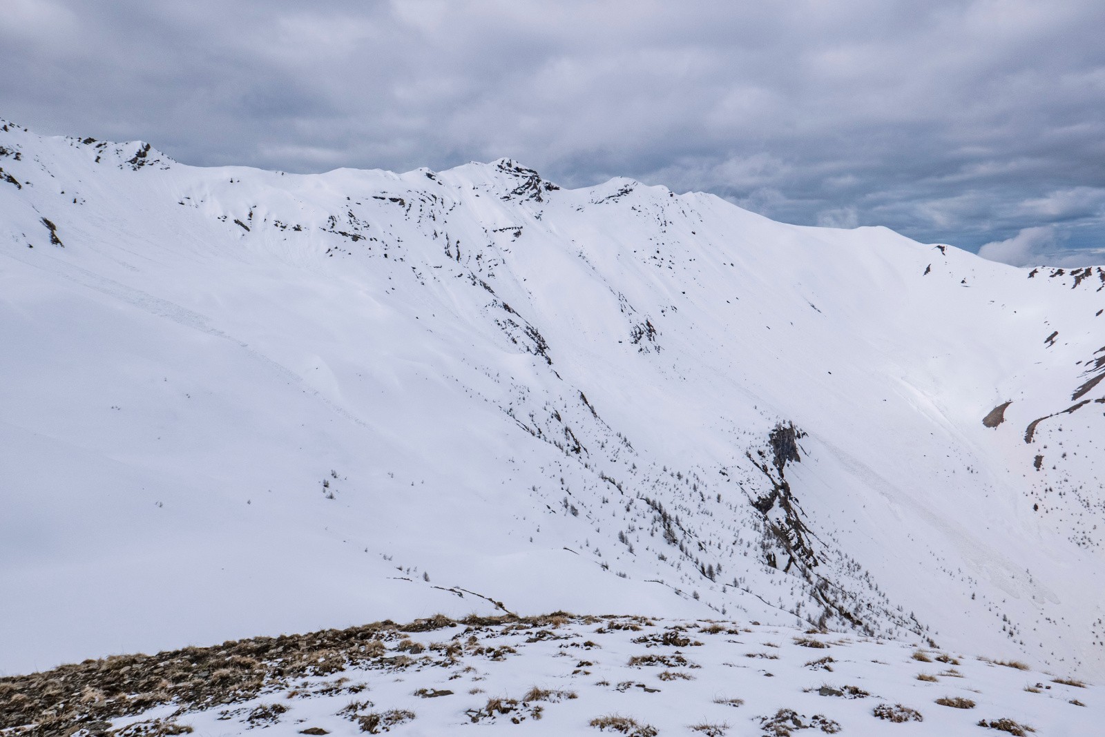 Enneigement encore bon vers Malamorte/Coupa mais pas mal de coulées