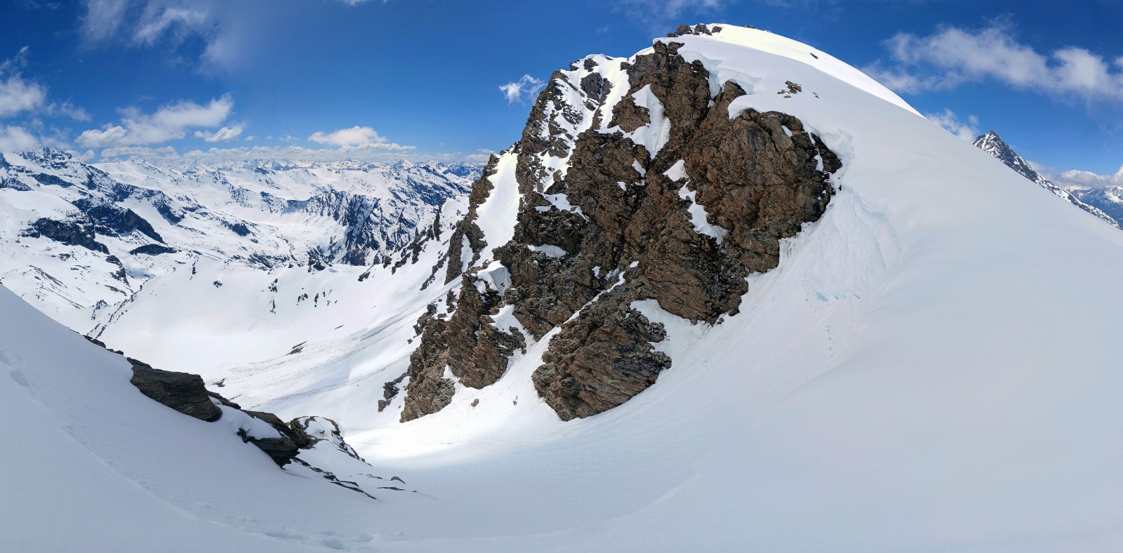 &nbsp;Vallée d'Etache et Pointe St-Michel depuis le passage de Courousset