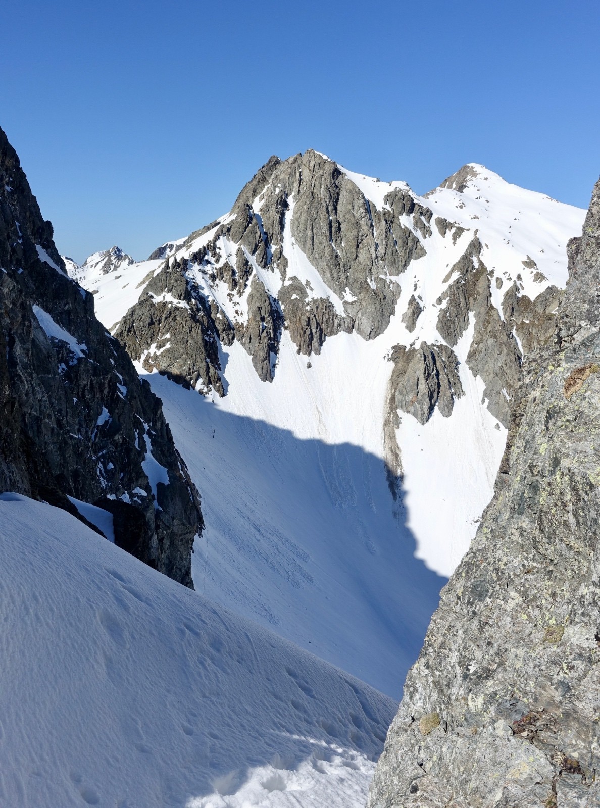 Mes prédécesseurs remontent vers le col de Combe Madame