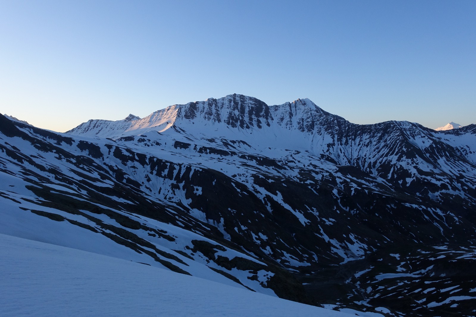Lever de soleil sur la Montagne de la Seigne
