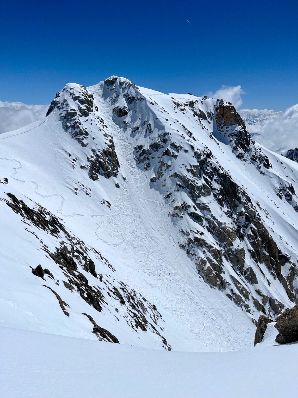 &nbsp;ski du sommet pour le haut du milieu